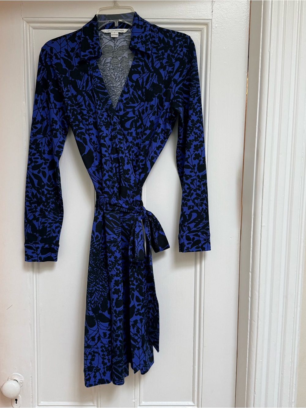 Diane Von Furstenberg Long Sleeve Wrap Dress in Blue & Black, Cotton/silk, S